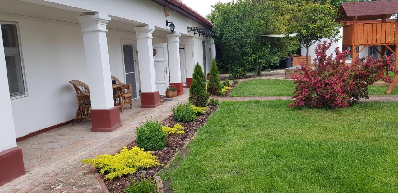 Harmónia Parasztház és Apartman Poroszló Exterior foto
