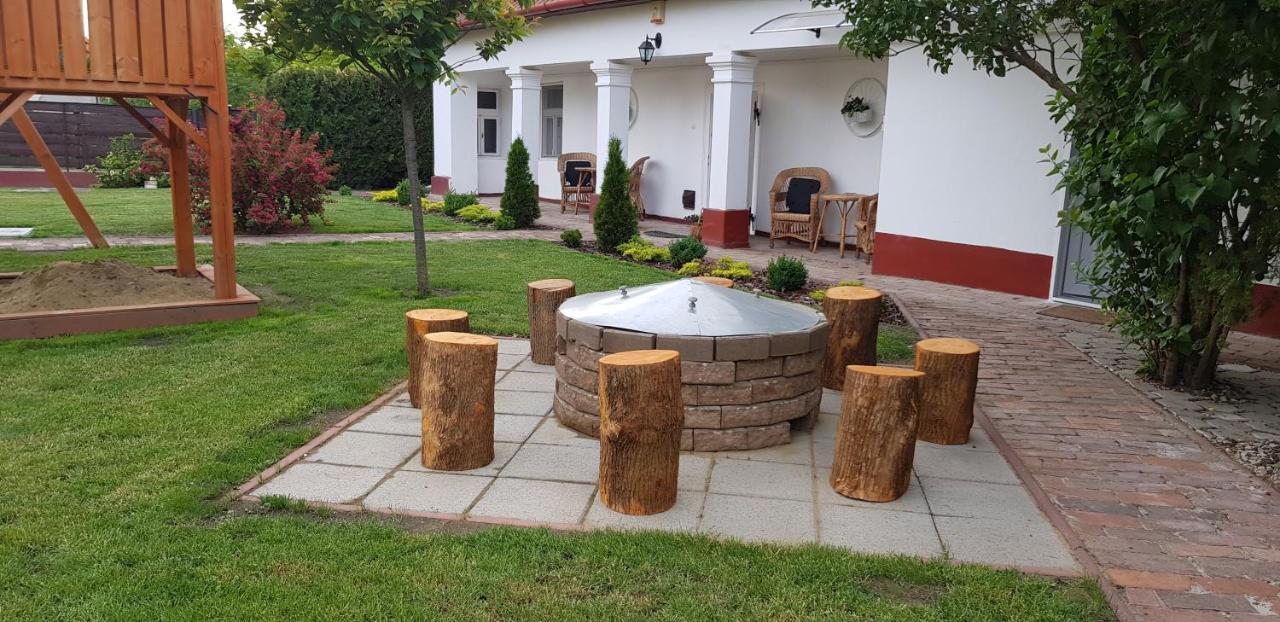 Harmónia Parasztház és Apartman Poroszló Exterior foto